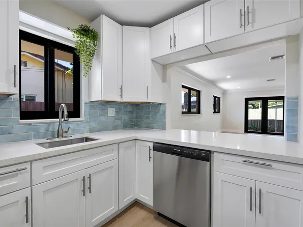 617 NE 38th Street, Oakland Park, FL 33334