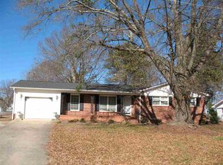 106 Midland Dr, Boiling Springs, SC 29316