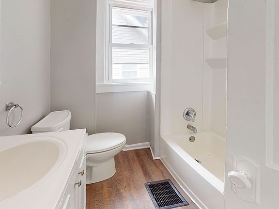 3rd image of 703 Excelsior Ave Unit 2
