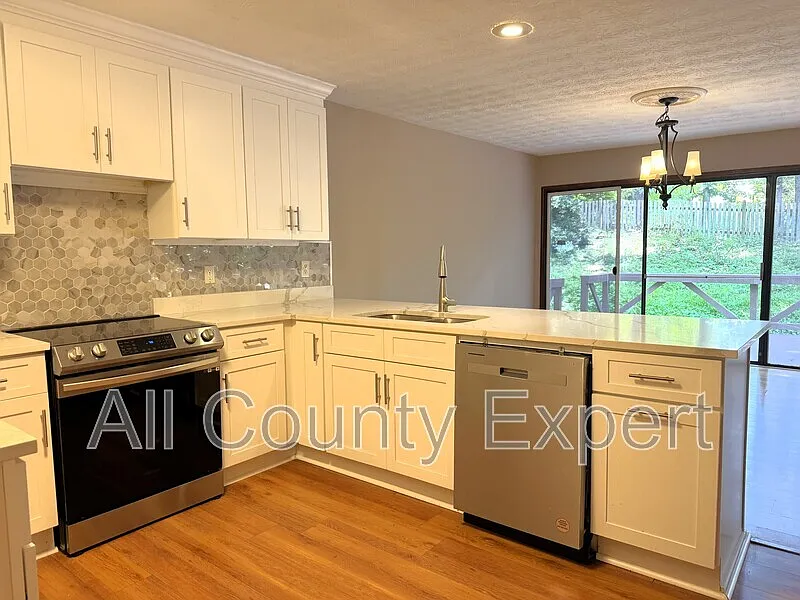 3 bed, 2.5 bath, 1977 sqft, $2,850 — Photo 4