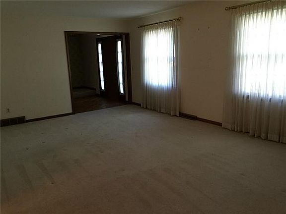 3rd image of 896 Shearwood Dr