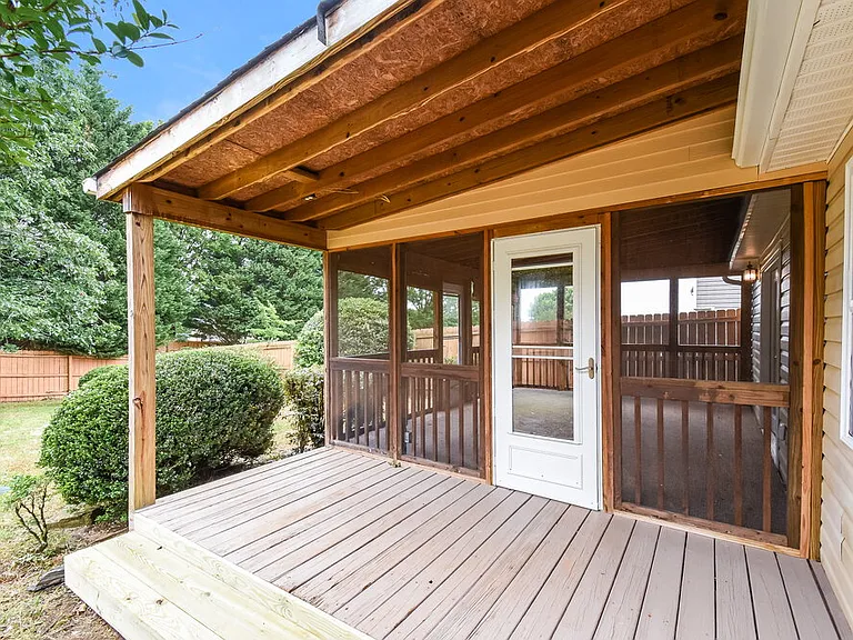 210 Winterbury Dr — Photo 15