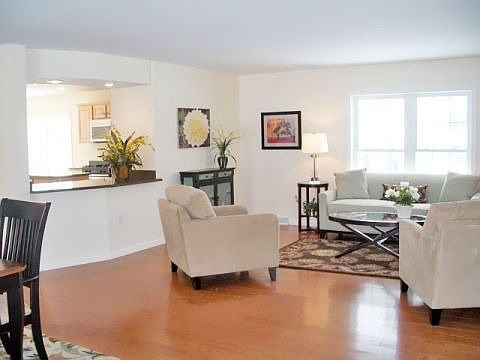 2nd image of 4210 Green St