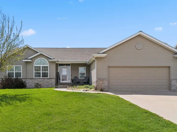 1517 Quail Run Ln, Cedar Falls, IA 50613