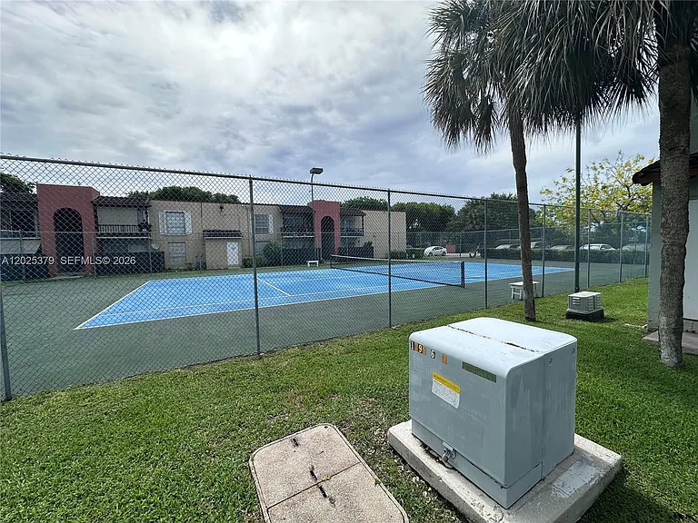 10834 N Kendall Dr #X16 — Photo 23