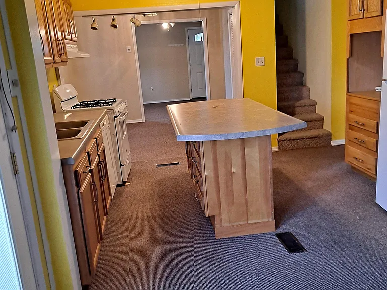 187 Pocahontas St — Photo 10