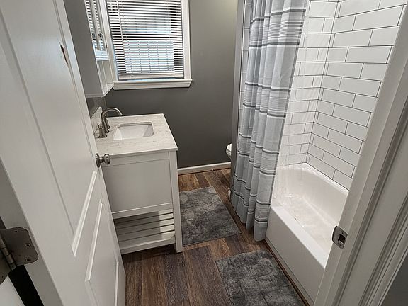 4th image of 956 Belmont Ave #1