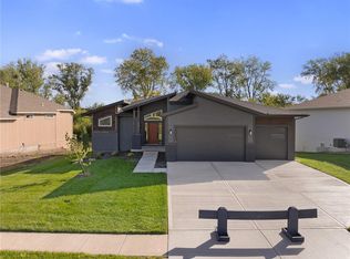 8973 Shady Bend Rd, Lenexa, KS 66227