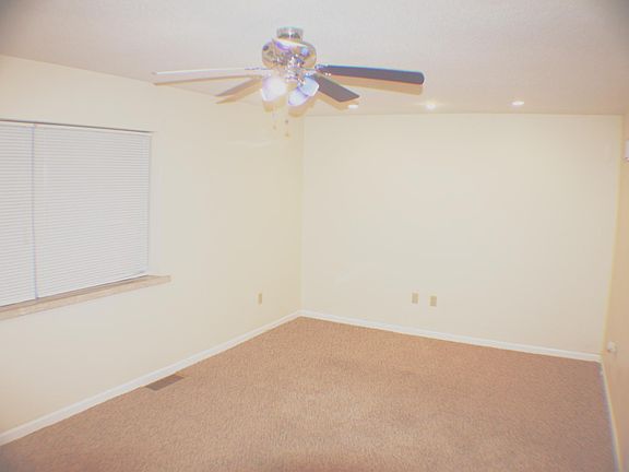 5th image of 107 N Clark St APT 2