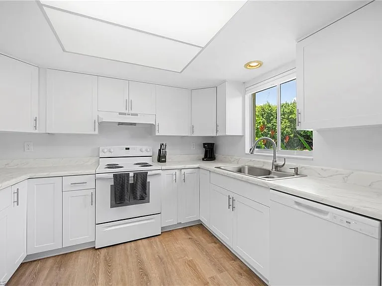 849 Palm View Dr #28 — Photo 10