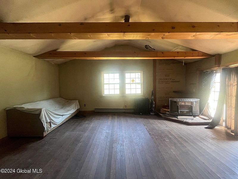4th image of 111 Comstock Road