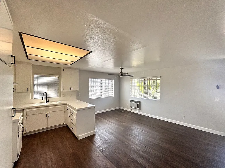 7604 S Figueroa St — Photo 1