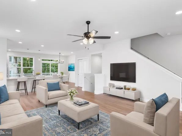 371 Prospect Ave, Bridgeport, PA 19405