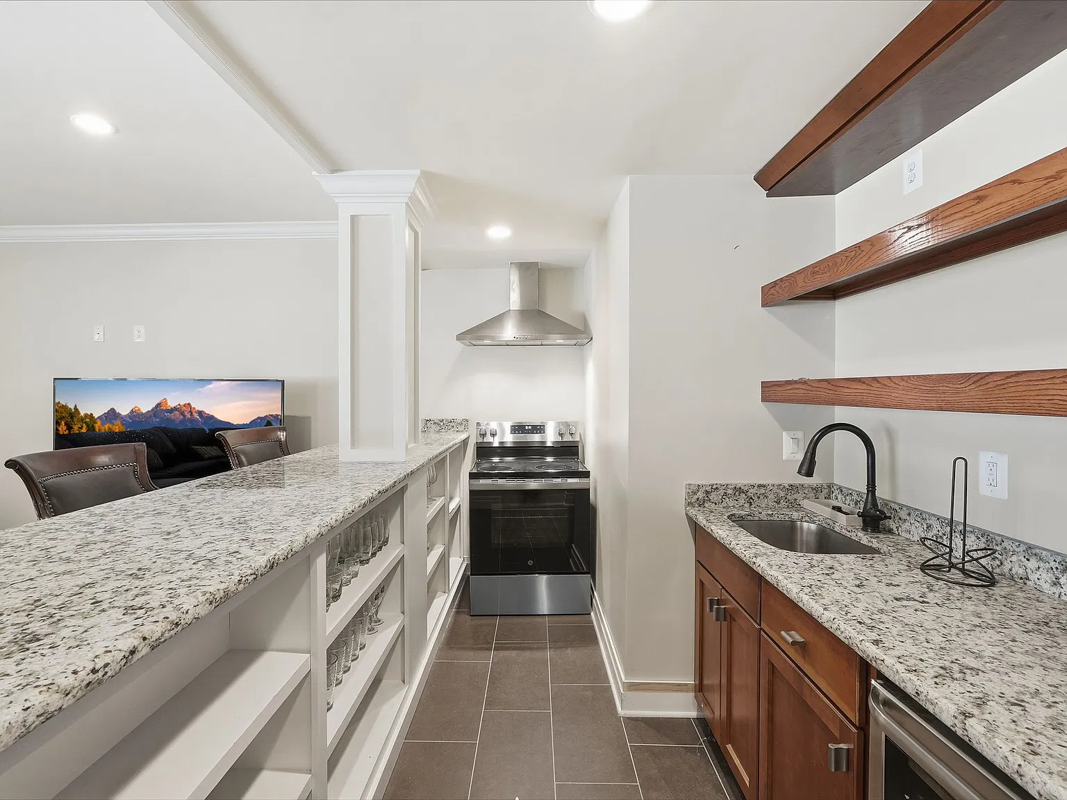 2 bed, $3,000 — Photo 1