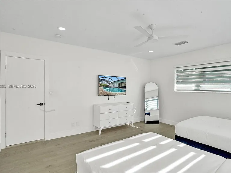 1141 N Northlake Dr — Photo 54