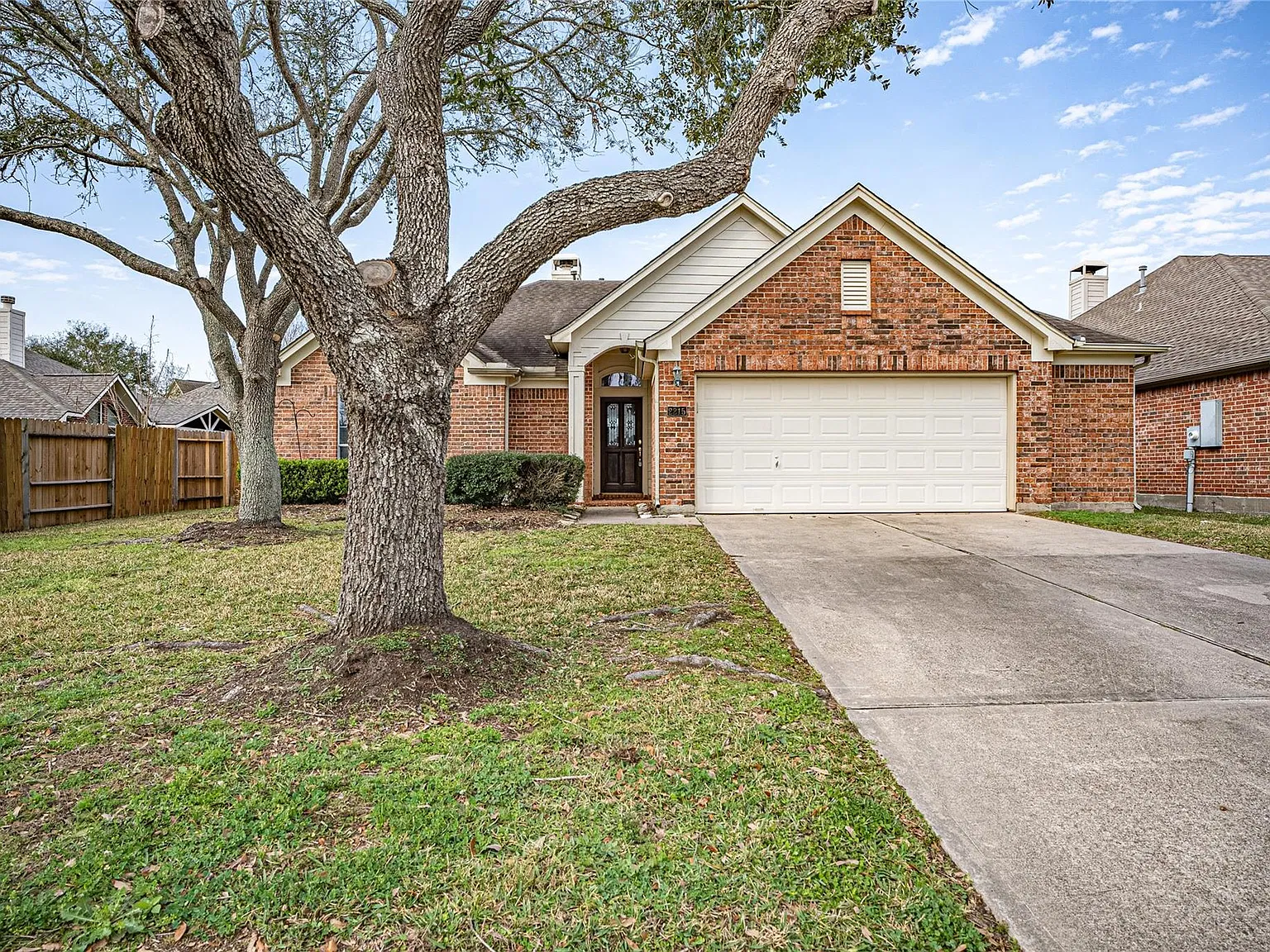 3 bed, 2.0 bath, 1821 sqft, $2,400 — Photo 1