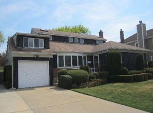 524 N Oak St, North Massapequa, NY 11758