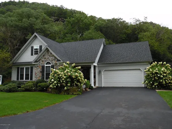 25 Tilbury Ave, Nanticoke, PA 18634
