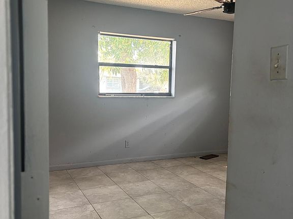 4th image of 209 NW 79th Terrace