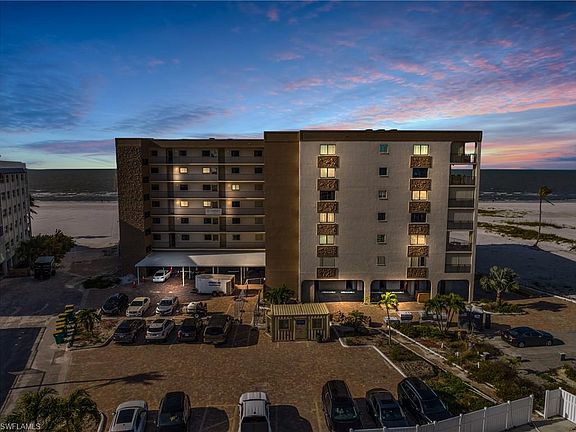4th image of 2532 Estero BLVD #508