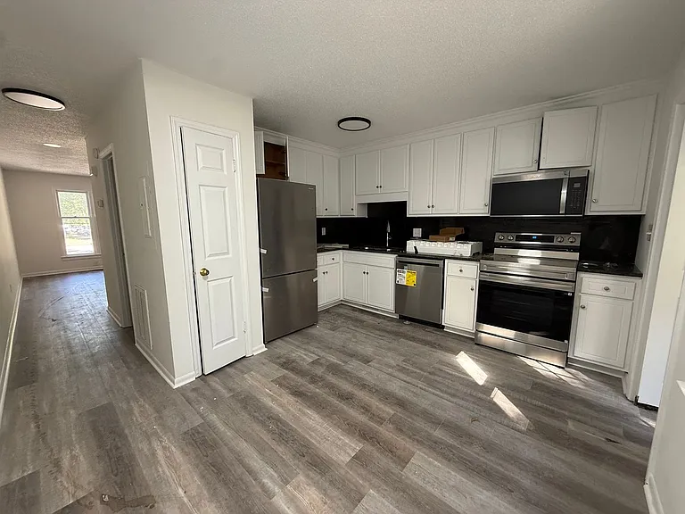 3401 Christopher Dr NW — Photo 5