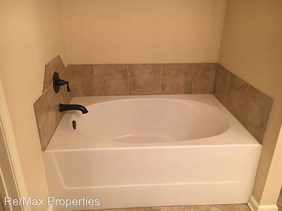 5th image of 40463 Bailey Dr