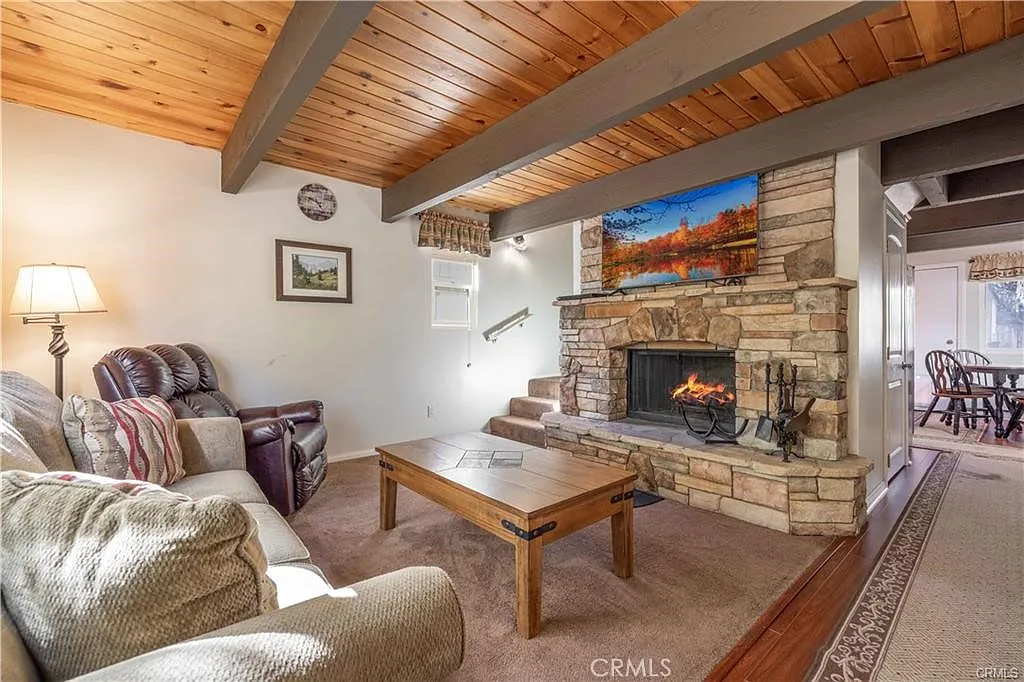 2 bed, 840 sqft, $1,800 — Photo 1
