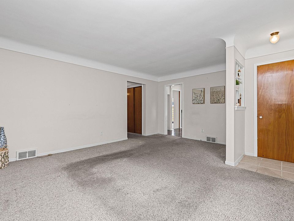 22609 Lake Dr, photo 2