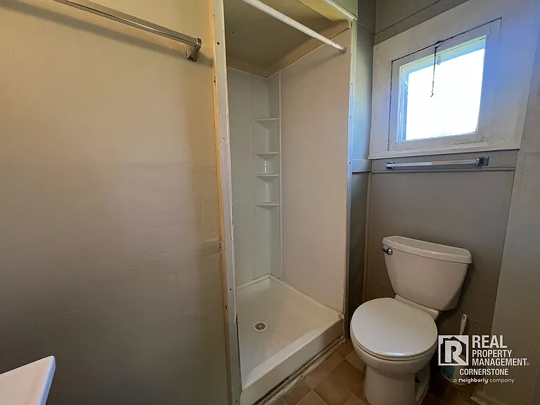 709 W Willard St — Photo 7