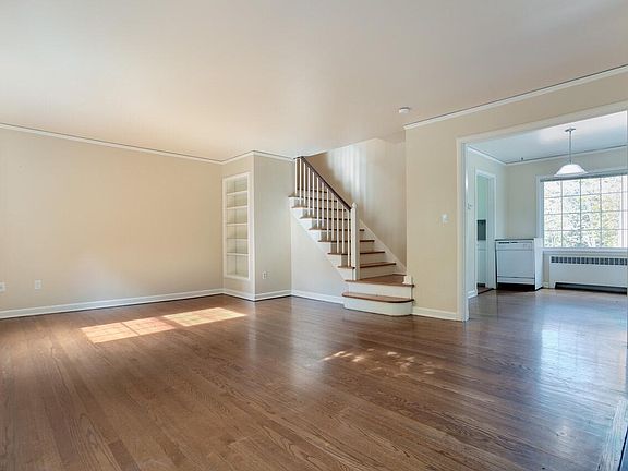 3rd image of 906 E Highland Dr