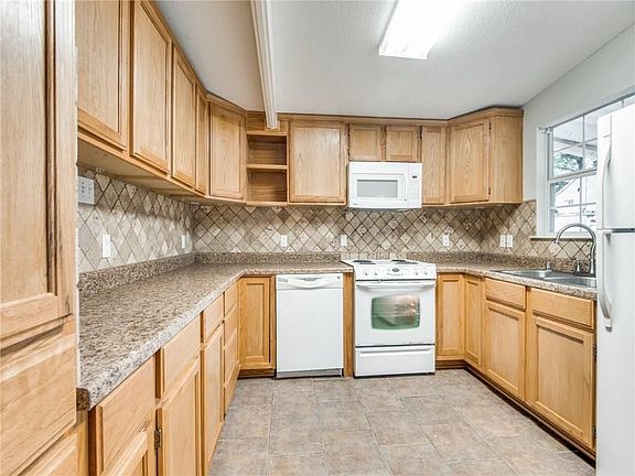 5th image of 2965 Valwood Pkwy