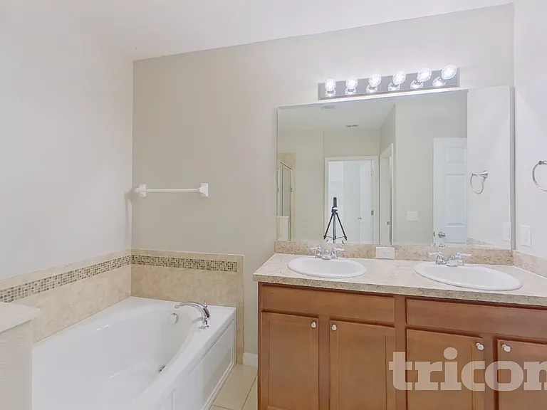 3720 Briarwood Estates Cir — Photo 9