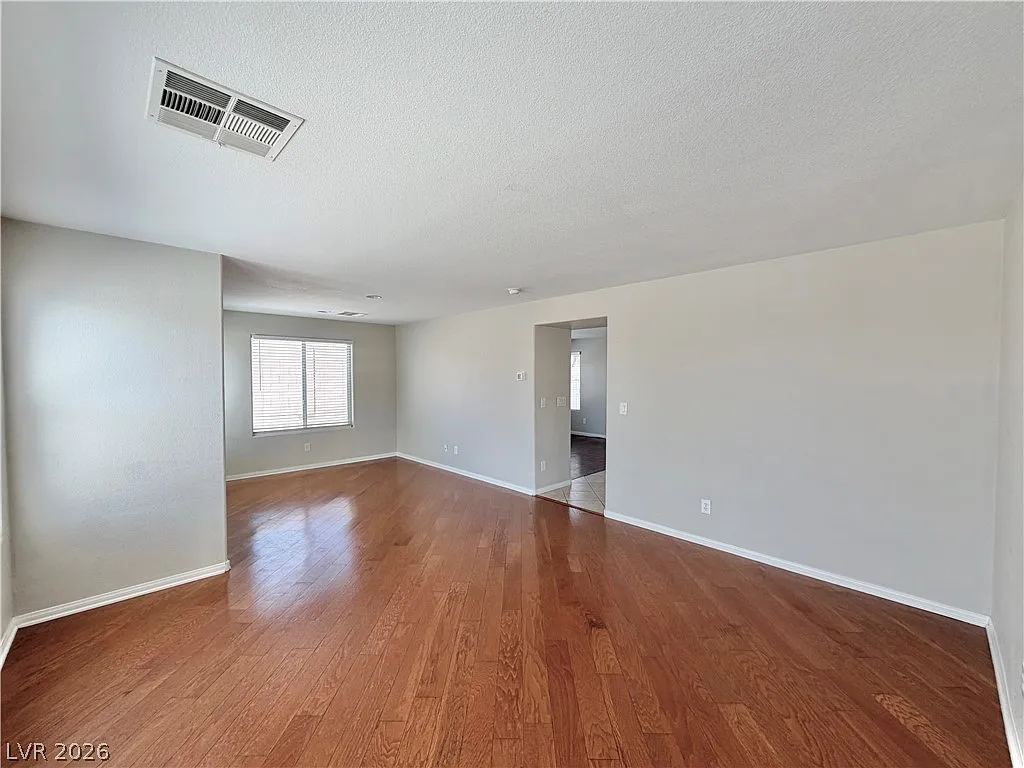 3 bed, 2.5 bath, 1830 sqft, $2,095 — Photo 3