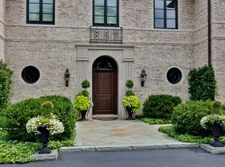 41 S Ahwahnee Rd, Lake Forest, IL 60045