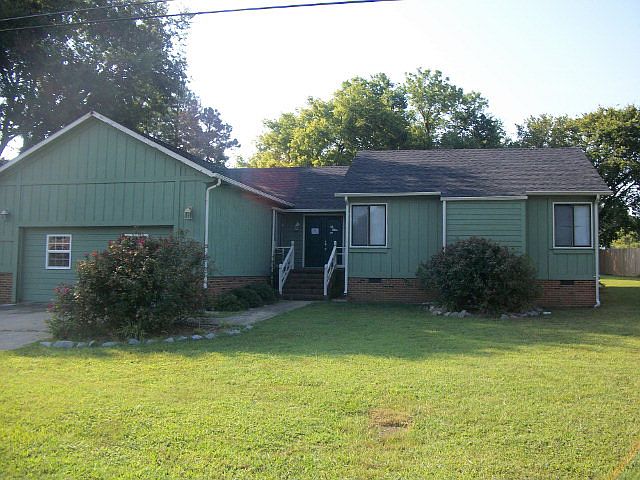 1st image of 700 S York Dr