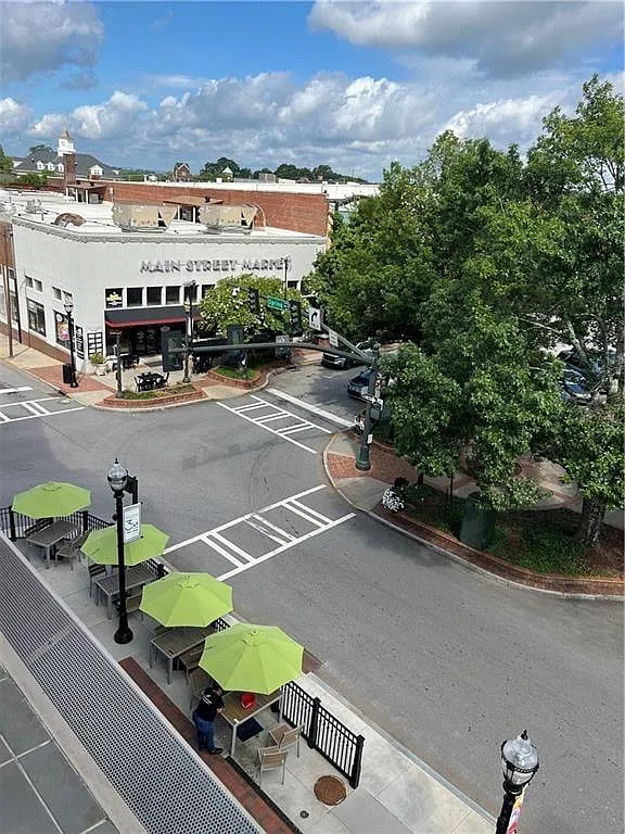 2 bed, 2.5 bath, 1800 sqft, $5,500 — Photo 4