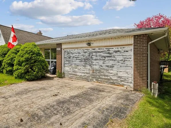 2651 Thorn Lodge Dr, Mississauga, ON L5K 1L1