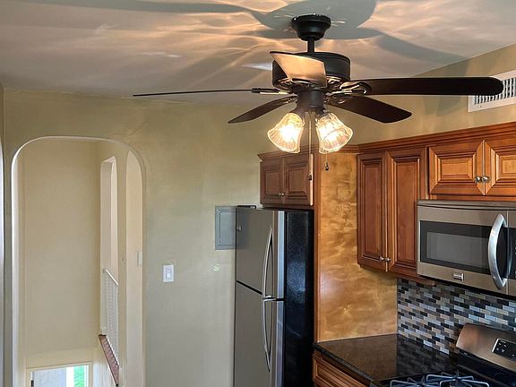 2nd image of 110 Beechwood Pl