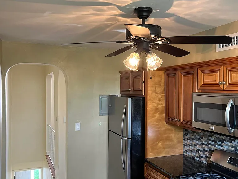 110 Beechwood Pl — Photo 2