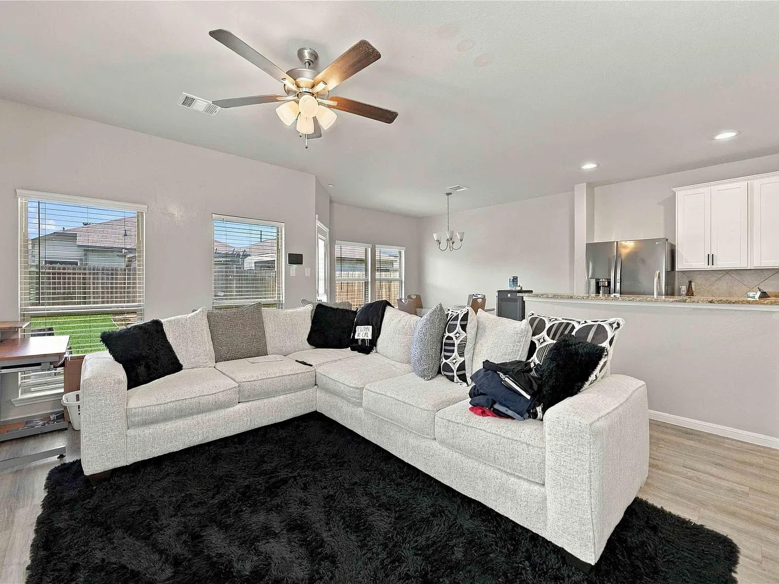 3 bed, 2.5 bath, 1787 sqft, $2,250 — Photo 2