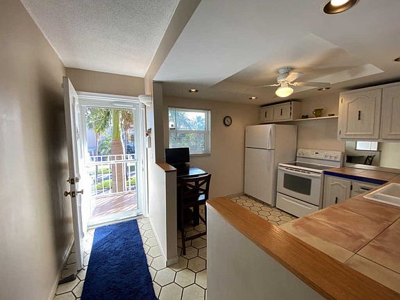 5th image of 2615 NE 1st Ct APT 304
