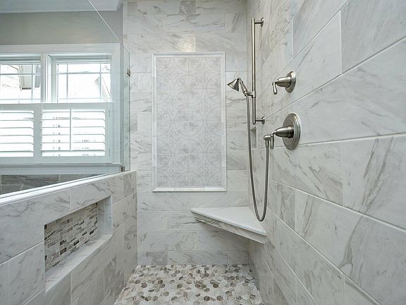 5th image of 2705 Peachleaf St