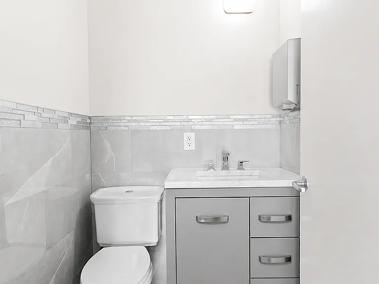 645 E 11th St #1F — Photo 5