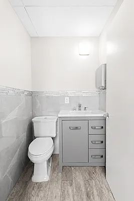 Bathroom, photo 1