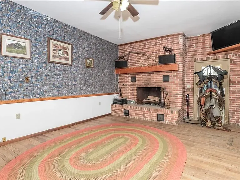 2318 Fleming Rd — Photo 32