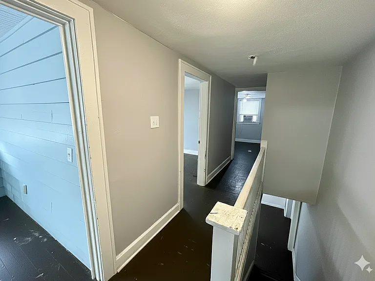 2405 E 16th St — Photo 7