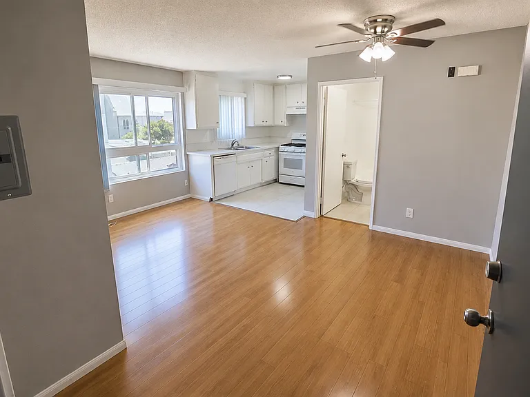 4247 Inglewood Blvd #202 — Photo 2