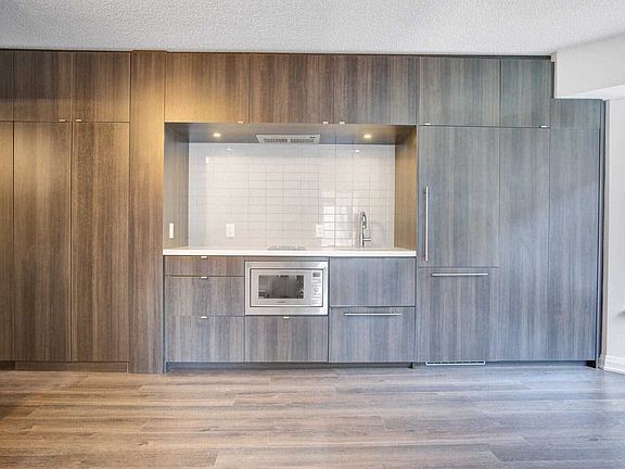 4th image of 155 Yorkville Ave #507
