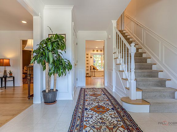 4th image of 1110 Furlong Dr