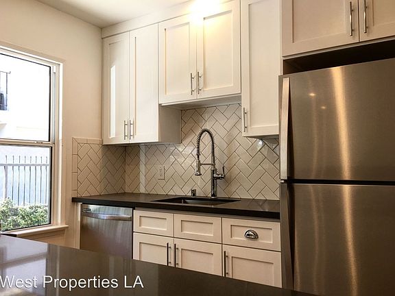 3rd image of 1143 N Formosa Ave APT 1